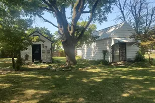 322 N Peoria St, Gilman, IL 60938 - Photo 3