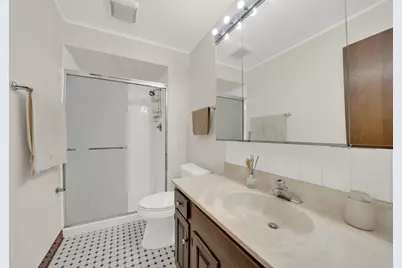 601 Lake Hinsdale Drive #301, Willowbrook, IL 60527 - Photo 7