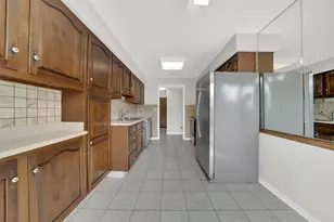 601 Lake Hinsdale Dr, Willowbrook, IL 60527 - Photo 9