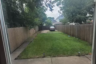 8436 S Exchange Ave, Chicago, IL 60617 - Photo 21