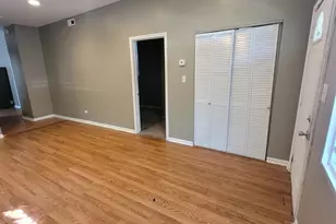 8436 S Exchange Ave, Chicago, IL 60617 - Photo 11