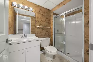 536 W Evergreen St, Wheaton, IL 60187 - Photo 15