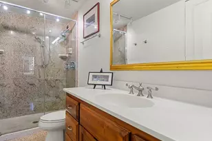 201 E Chestnut St, Chicago, IL 60611 - Photo 13