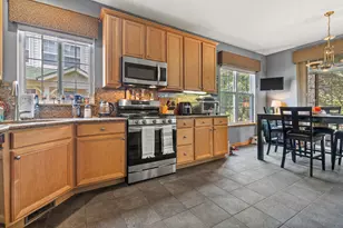 410 Bay Tree Cir, Vernon Hills, IL 60061 - Photo 9