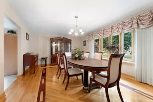 885 Brewster Ln, Bartlett, IL 60103 - Photo 9