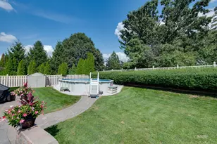 885 Brewster Ln, Bartlett, IL 60103 - Photo 47