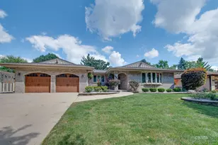 885 Brewster Ln, Bartlett, IL 60103 - Photo 3