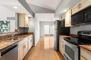 2410 Stillwater Dr, Champaign, IL 61821 - Photo 5