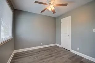 2302 Carnation Dr, Crest Hill, IL 60403 - Photo 11