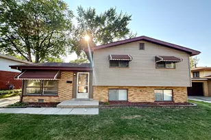 154 S Pamela Dr, Chicago Heights, IL 60411 - Photo 1