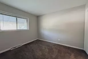 154 S Pamela Dr, Chicago Heights, IL 60411 - Photo 9