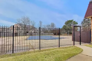 2100 Valencia Dr, Northbrook, IL 60062 - Photo 35