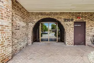 2100 Valencia Dr, Northbrook, IL 60062 - Photo 3