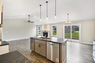 706 Cates Dr, Mahomet, IL 61853 - Photo 9