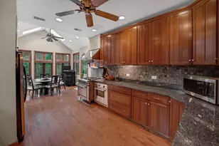 2014 W Hopkins Pl, Chicago, IL 60643 - Photo 9