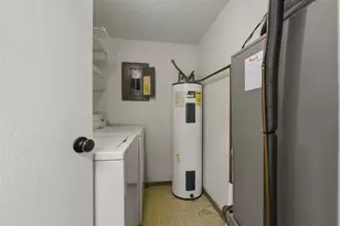 1916 Tracy Dr, Bloomington, IL 61704 - Photo 15