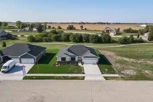 985 Spring St, Manteno, IL 60950 - Photo 5