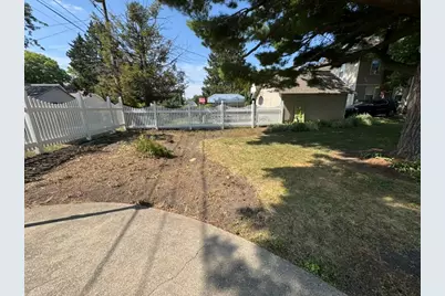 401 W 10th Street, Sterling, IL 61081 - Photo 7