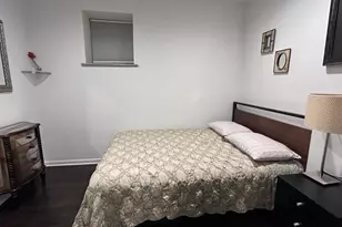 1123 W Addison St, Chicago, IL 60613 - Photo 9