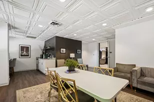 253 E Delaware Pl, Chicago, IL 60611 - Photo 3