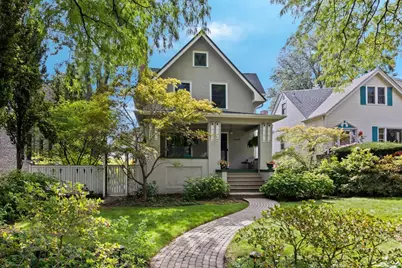 2019 W Greenleaf Avenue, Chicago, IL 60645 - Photo 1