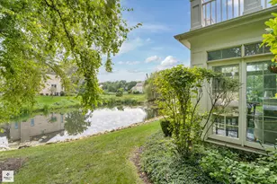 8010 Greenbriar Ct, Burr Ridge, IL 60527 - Photo 7