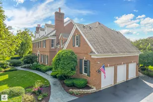 8010 Greenbriar Ct, Burr Ridge, IL 60527 - Photo 3