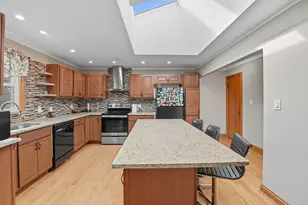 10817 S Oak Park Ave, Worth, IL 60482 - Photo 5