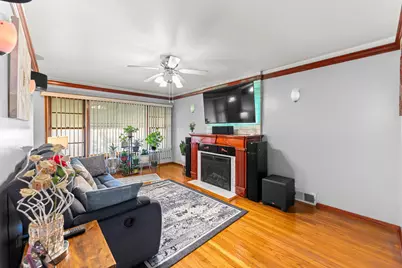 10305 S Avenue O Avenue, Chicago, IL 60617 - Photo 5