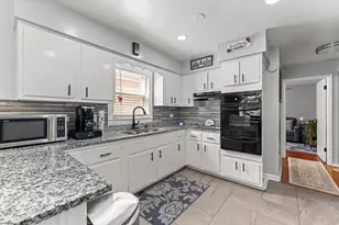 10305 S Ave O Ave, Chicago, IL 60617 - Photo 9