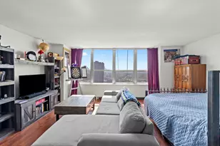 655 W Irving Park Rd, Chicago, IL 60613 - Photo 17