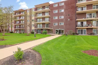 5300 Walnut Avenue #4D, Downers Grove, IL 60515 - Photo 1