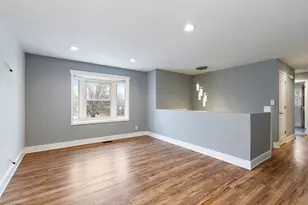 1014 Vine St, Streamwood, IL 60107 - Photo 3