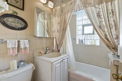 8130 Kenneth Avenue, Skokie, IL 60076 - Photo 7