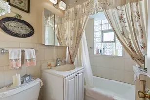 8130 Kenneth Ave, Skokie, IL 60076 - Photo 7