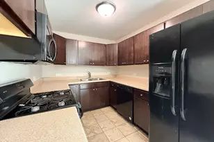 18018 Chantilly Ln, Hazel Crest, IL 60429 - Photo 5