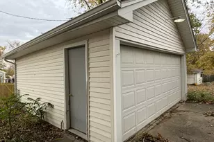 705 W Olive St, Bloomington, IL 61701 - Photo 5