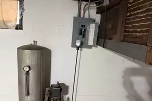 705 W Olive St, Bloomington, IL 61701 - Photo 29