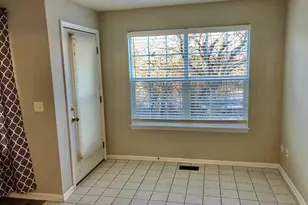 928 N Village Dr, Round Lake Beach, IL 60073 - Photo 5