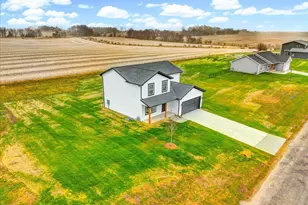 502 Travis Dr, Carlock, IL 61725 - Photo 43