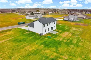 502 Travis Dr, Carlock, IL 61725 - Photo 41