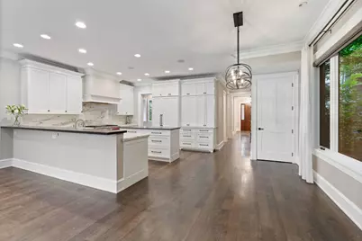 1828 W Larchmont Avenue, Chicago, IL 60613 - Photo 11