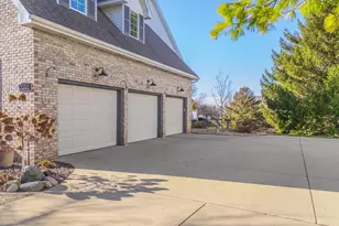 2006 Woodbine Rd, Bloomington, IL 61704 - Photo 11