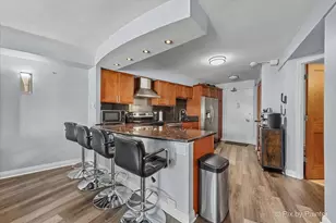 300 N State St, Chicago, IL 60654 - Photo 5