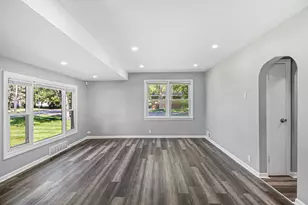 1725 E 158th St, South Holland, IL 60473 - Photo 7