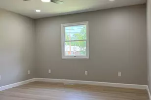 831 Richards St, Joliet, IL 60433 - Photo 9