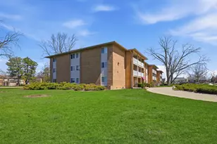 960 Beau Dr, Des Plaines, IL 60016 - Photo 1