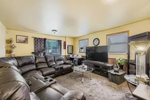 9045 S Sacramento Ave, Evergreen Park, IL 60805 - Photo 3