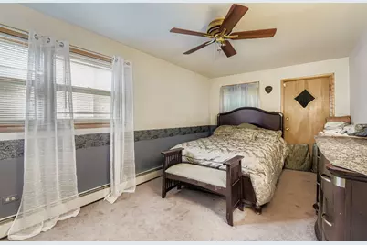 9045 S Sacramento Avenue, Evergreen Park, IL 60805 - Photo 5