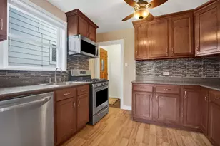 9304 S Utica Ave, Evergreen Park, IL 60805 - Photo 5